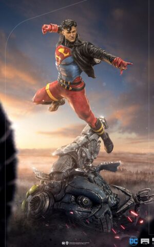 Superboy DC Comics Deluxe Art 1/10 Scale Statue by Iron Studios